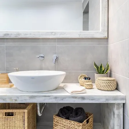Sea Senses - Modern In Town Living *