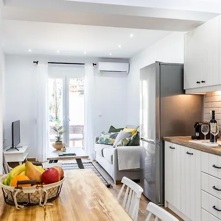 Sea Senses - Modern In Town Living